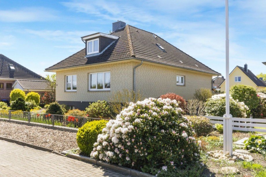 Straßenansicht von Norden Einfamilienhaus Grünendeich