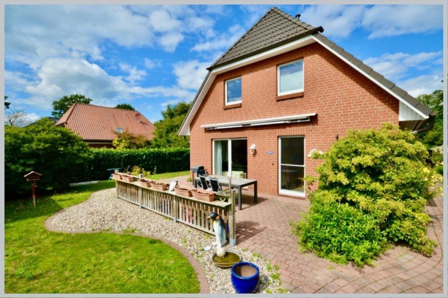 Sonnige Terrasse zum Garten Einfamilienhaus Jersbek