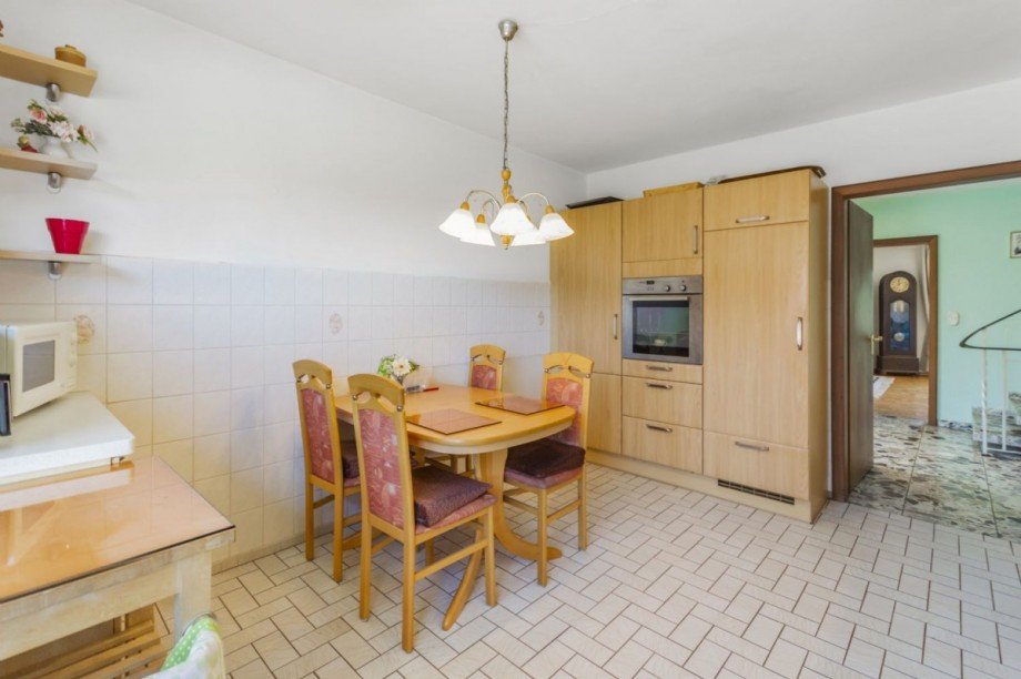 Wohnküche mit Einbaumöbeln und -geräten Einfamilienhaus Grünendeich