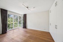 Schlafzimmer mit Einbauschränken IHR SENIORENGERECHTER RUHESITZ IM HERZEN DES AHRENSBURGER VILLENVIERTELS