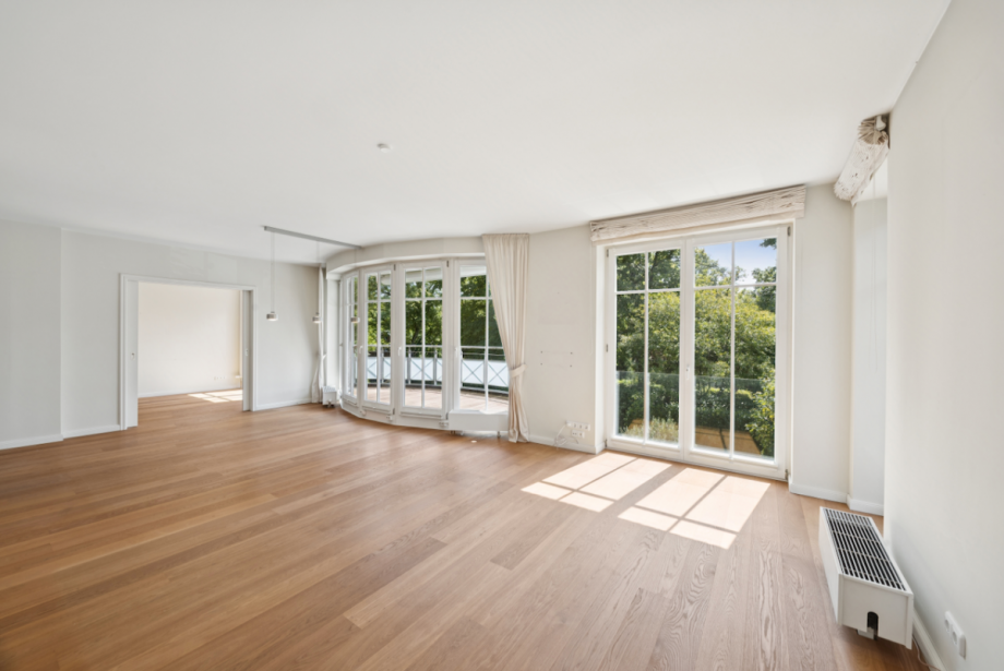 Wohnzimmer mit Zugang zum Büro bzw. Esszimmer Etagenwohnung Ahrensburg