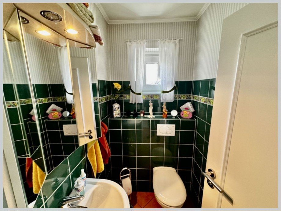 Gäste-WC mit Fenster Bungalow Klein Wesenberg