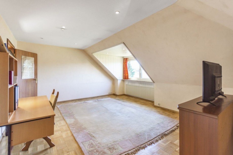 Großes Schlafzimmer-2 im DG Einfamilienhaus Grünendeich