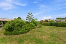 Parkähnlich angelegter Garten RAUM FÜR FAMILIE. PLATZ FÜR IDEEN. EIN HAUS MIT GESCHICHTE IN OSTSEENÄHE.