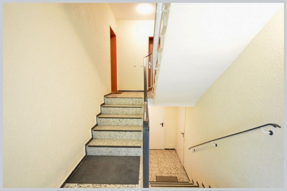 Gepflegtes Treppenhaus Erdgeschosswohnung Hamburg