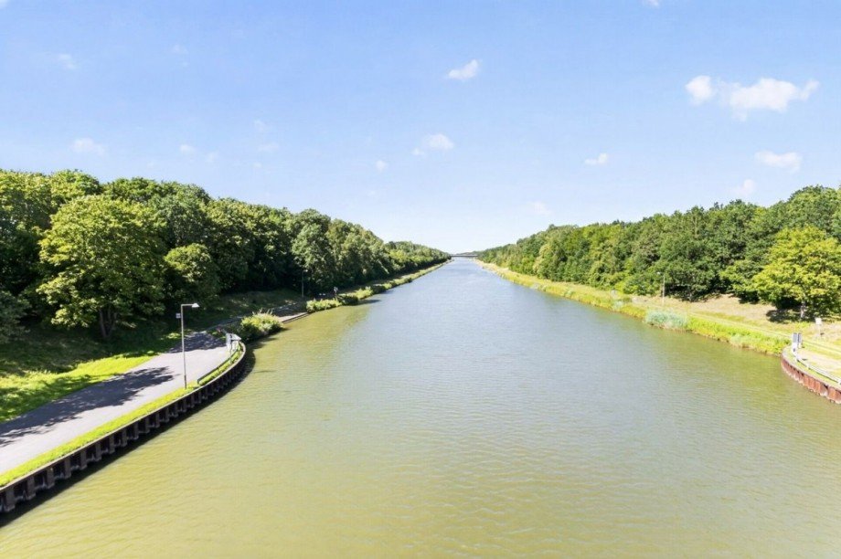 Elbe-Seitenkanal Brücke Esterholz nach Norden Landhaus Wrestedt