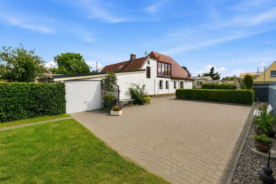 Garagenhof mit Stellplätzen Einfamilienhaus Dassow