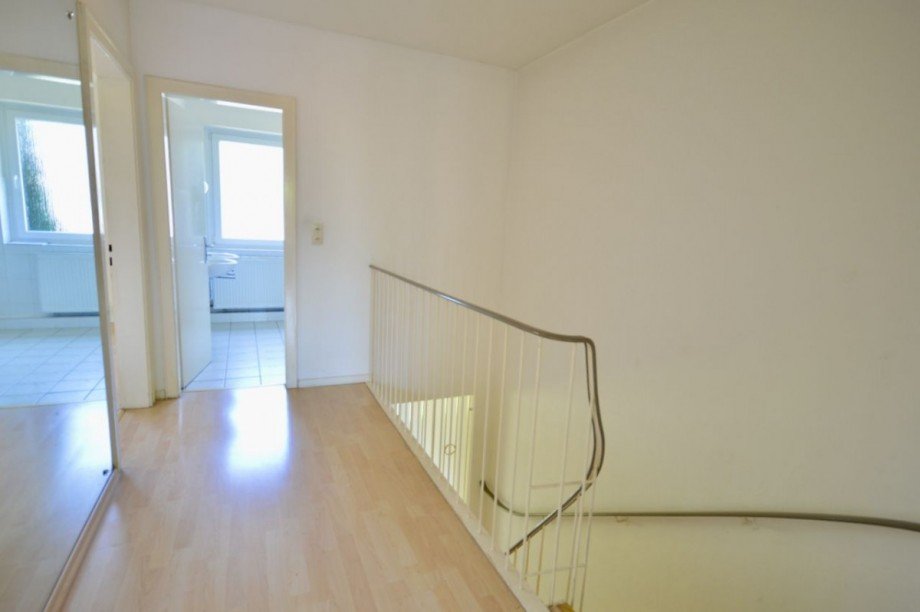 Geräumiger Flur im OG Reihenmittelhaus Hamburg