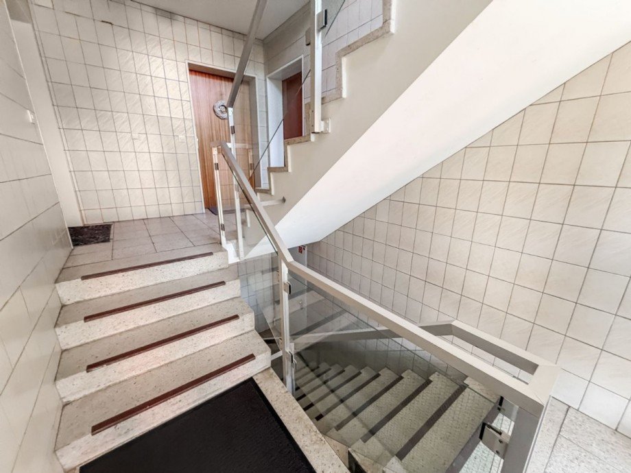 Gepflegter Hauseingang Penthousewohnung Hamburg