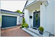 Gepflegter Eingangsbereich mit Gartenzugang VERKAUFT! TOP-MODERNISIERTER GARTENTRAUM SUCHT NEUE FAMILIE