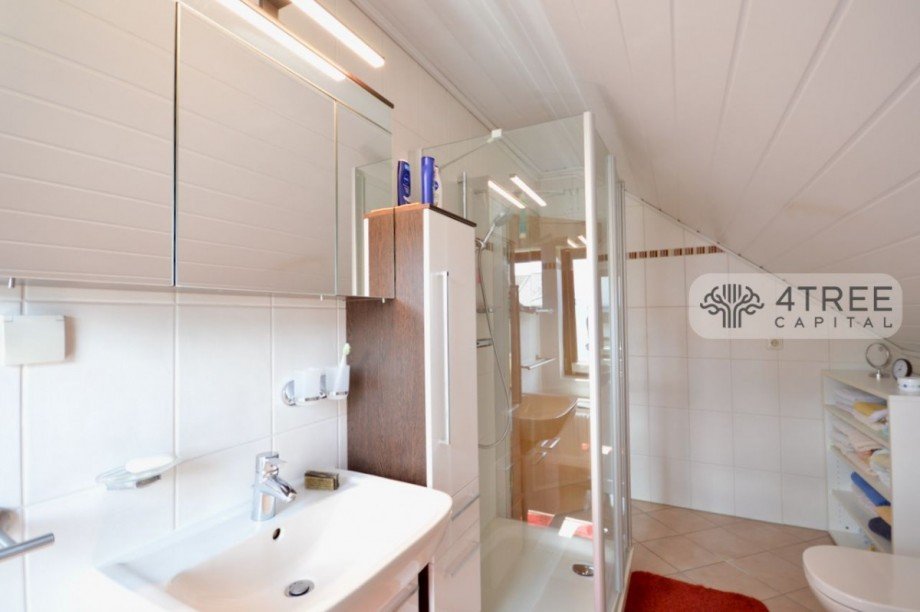 Renoviertes Duschbad im OG Einfamilienhaus Klein Rönnau