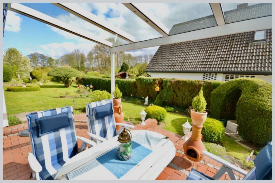 Wundervoll überdachte Terrasse Bungalow Klein Wesenberg