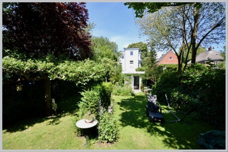 Herrlicher Garten mit Sondernutzungsrecht Dachgeschosswohnung Hamburg-Fuhlsbüttel