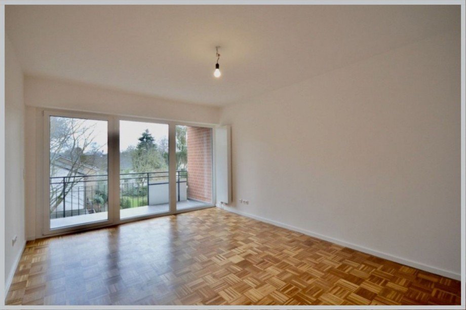Großzügiges und lichtdurchflutetes Wohnzimmer Dachgeschosswohnung Hamburg