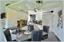 Moderne Wohnküche mit großem Essplatz VERKAUFT! TOP-MODERNISIERTER GARTENTRAUM SUCHT NEUE FAMILIE