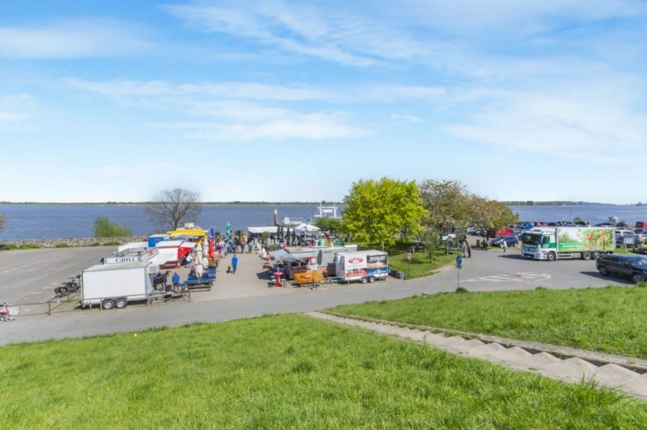 Foodtrucks am Lühe-Anleger Einfamilienhaus Grünendeich
