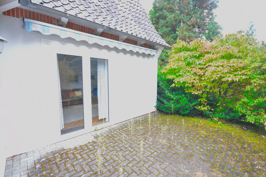 Gemütliche Terrasse mit Markise Einfamilienhaus Kakenstorf