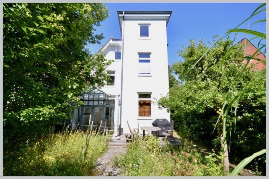 Gartenseite der Villa Dachgeschosswohnung Hamburg-Fuhlsbüttel