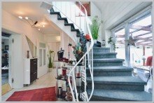 Viel Platz in der Diele mit Treppe zum OG VERKAUFT! TOP-MODERNISIERTER GARTENTRAUM SUCHT NEUE FAMILIE