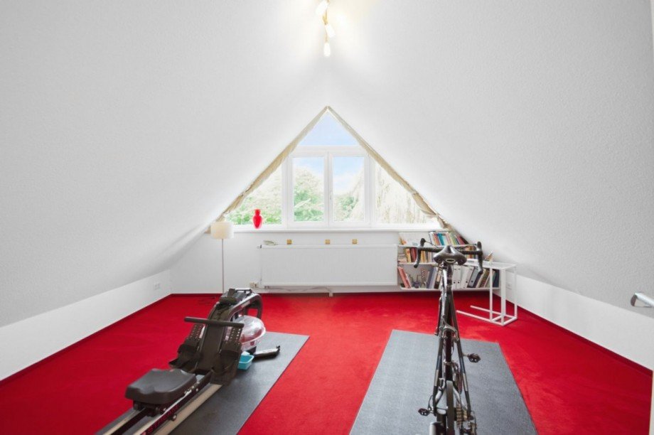 Studio mit Giebelfenster im DG Doppelhaush�lfte Reinfeld