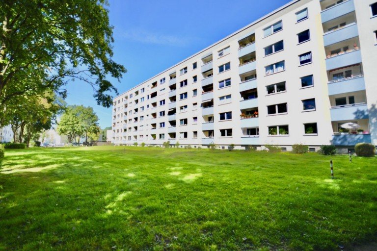 Ein Exklusivangebot im Alleinauftrag der 4TREE CAPITAL Real Estate GmbH Ammersbek - Lottbek Etagenwohnung DIE KAPITALANLAGE MIT DEM GUTEN GRUND – ERBBAUGRUNDSTÜCK NUN IM EIGENTUM DER WEG