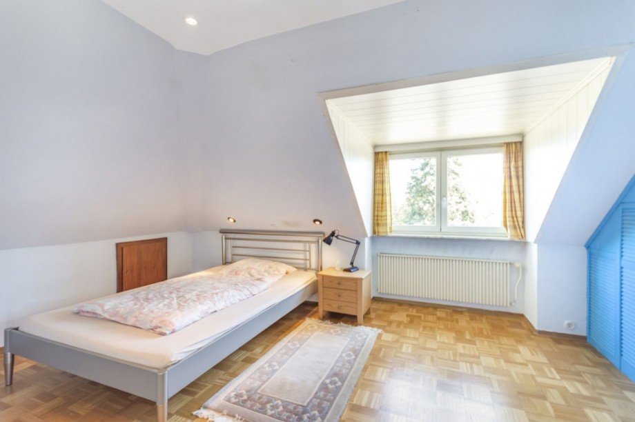 Schlafzimmer-1 mit Gaube im DG Einfamilienhaus Grünendeich