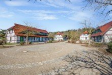 Dörflicher Hofcharakter des Ensembles Weiler C NATUR. RUHE. OSTSEE – IDYLLISCHES REIHENENDHAUS IM FERIENDORF AUF RÜGEN