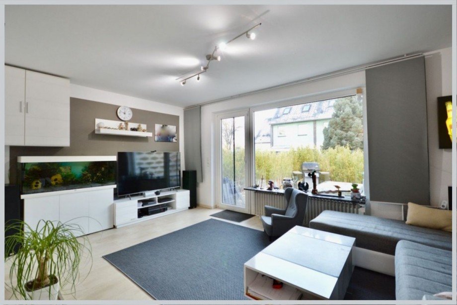 Modernes, helles Wohnzimmer Reihenendhaus Norderstedt