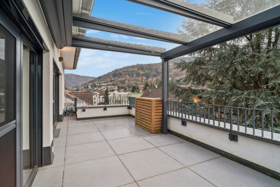 Überdachte Terrasse mit Neckarblick Penthousewohnung Heidelberg