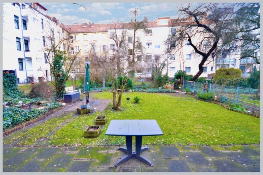 Gepflegter gemeinschaftlicher Garten des Hauses Erdgeschosswohnung Hannover