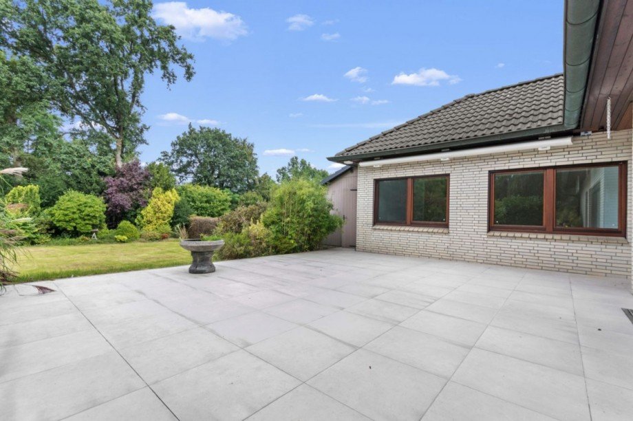 Terrasse vor Schlaf- und Wohnzimmer Einfamilienhaus Großhansdorf