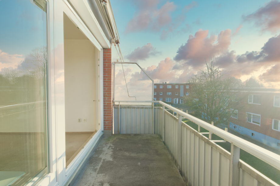 Balkon mit Sonnenmarkise Etagenwohnung Seevetal