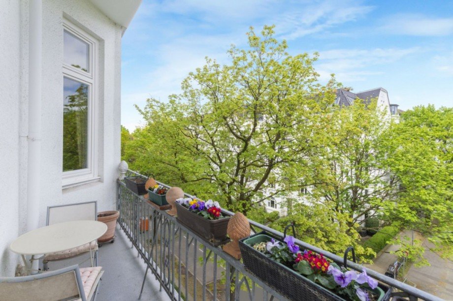 Balkon zur Straßenseite Etagenwohnung Hamburg
