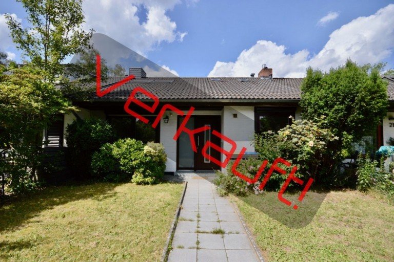 Ein Exklusivangebot im Alleinauftrag der 4Tree Capital Real Estate GmbH Hamburg - Volksdorf Reihenhaus ONHE KÄUFERCOURTAGE! STADTHAUS-TRAUM IN IDYLLISCHER TOP-LAGE VON VOLKSDORF