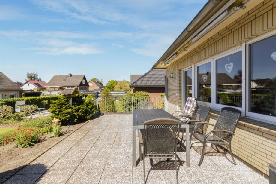 Erneuerte Terrasse-1 Einfamilienhaus Grünendeich