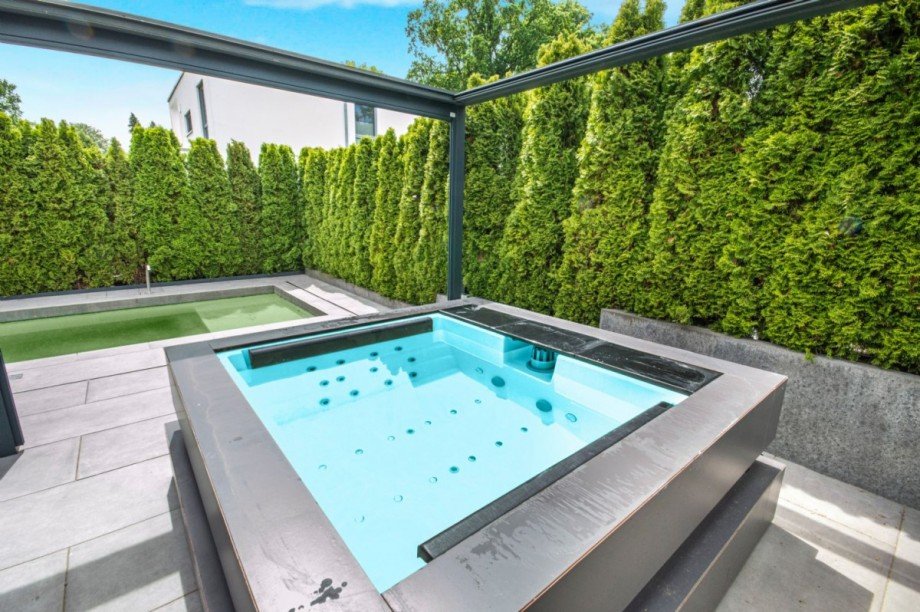 Geschützer Jacuzzi nebst Schwimm-Pool Villa Großhansdorf
