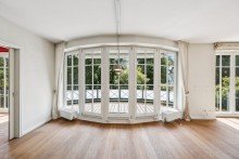Verglaster Erker zur Loggia IHR SENIORENGERECHTER RUHESITZ IM HERZEN DES AHRENSBURGER VILLENVIERTELS