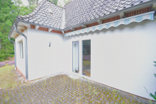 Geschütze Terrasse mit Markise CHARMANTES REFUGIUM IN HEIDELANDSCHAFT - MIT 2 REAL GETEILTEN BAUPLÄTZEN