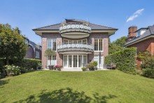 Herrschaftliche Villa IHR SENIORENGERECHTER RUHESITZ IM HERZEN DES AHRENSBURGER VILLENVIERTELS