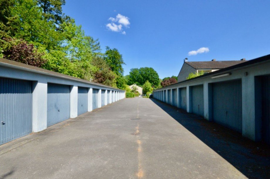 Garagenhof in direkter Nachbarschaft Reihenmittelhaus Hamburg