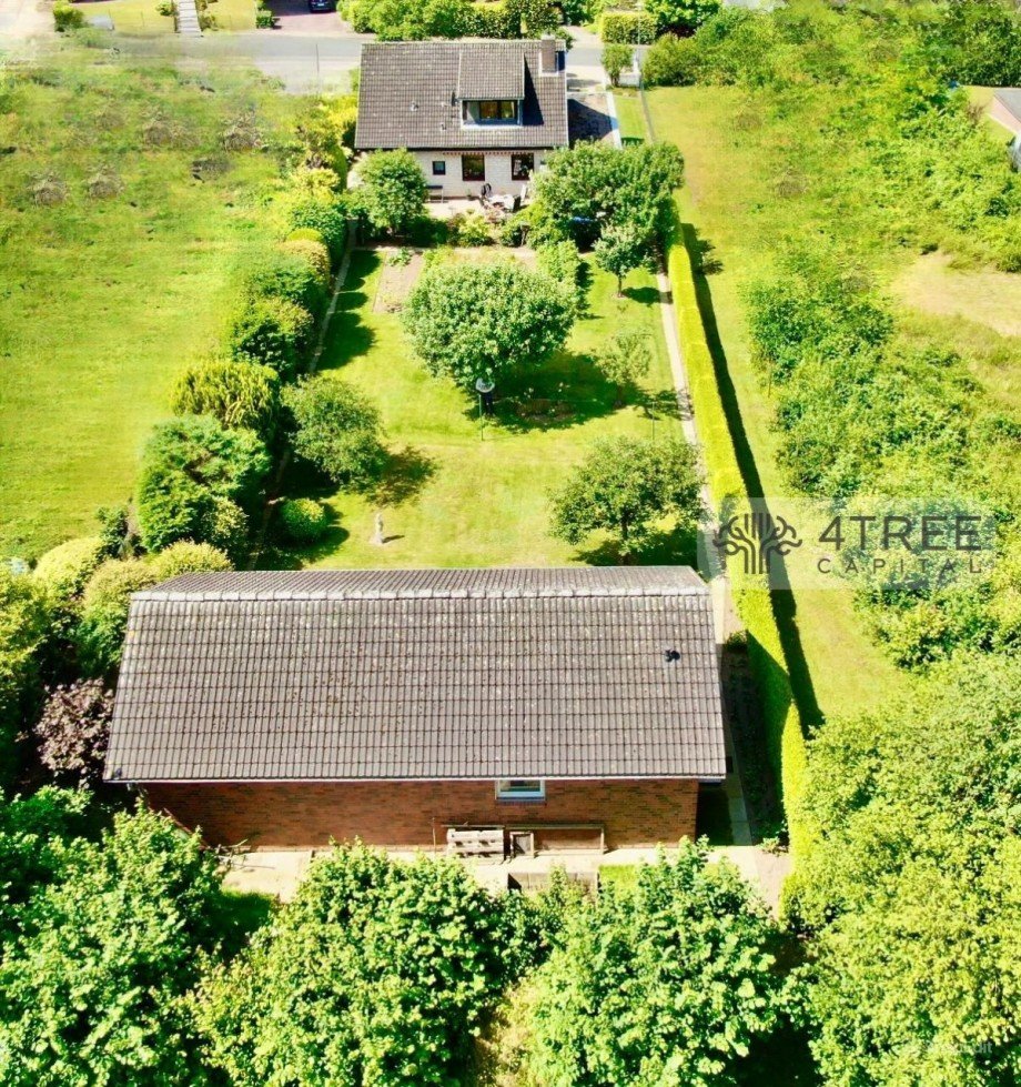 Luftbild vom Garten mit Neben- und Haupthaus Einfamilienhaus Klein Rönnau