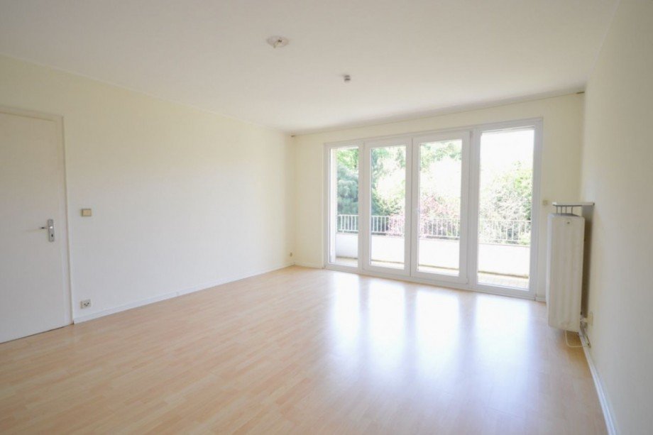 Helles Schlafzimmer mit Balkon zum Garten Reihenmittelhaus Hamburg