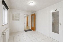 Flur zur Diele im EG RAUM FÜR FAMILIE. PLATZ FÜR IDEEN. EIN HAUS MIT GESCHICHTE IN OSTSEENÄHE.