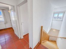 Treppe zum EG mit Gaubenfenster NATUR. RUHE. OSTSEE – IDYLLISCHES REIHENENDHAUS IM FERIENDORF AUF RÜGEN