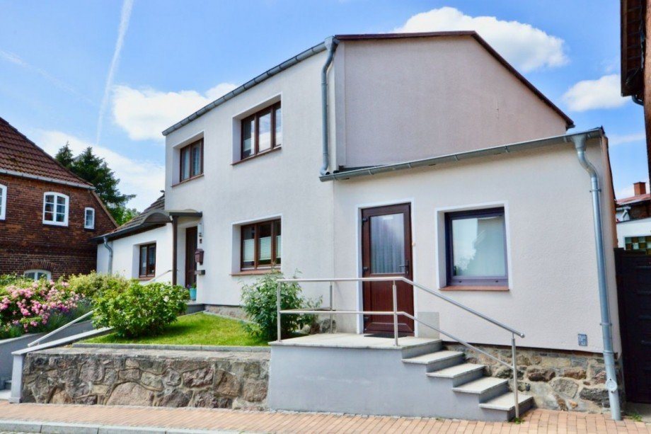 Eigener Eingang zur Einliegerwohnung Einfamilienhaus Dassow