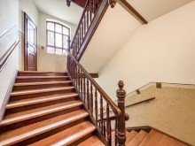 Gepflegtes Treppenhaus RENDITESTARKE KAPITALANLAGE IM DENKMALGESCHÜTZTEN ALTBAU IN TOPLAGE VON ALTLINDENAU