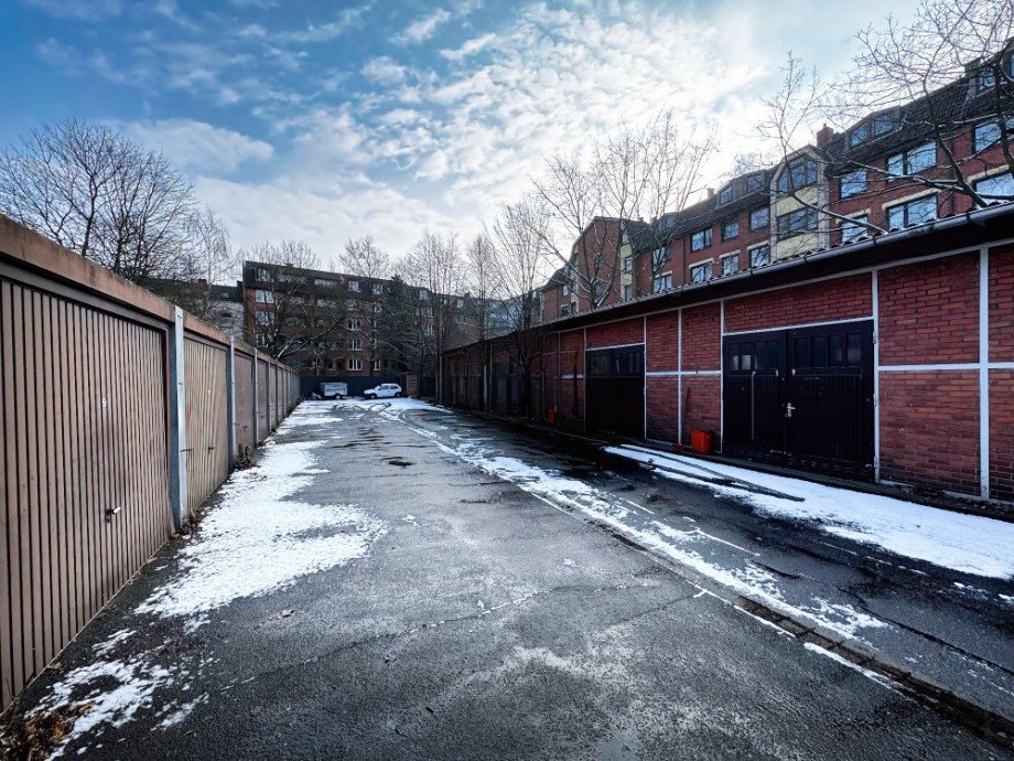 Hinterer Garagenhof mit Werkstattgebäude Wohn- / Gesch�ftshaus Hamburg