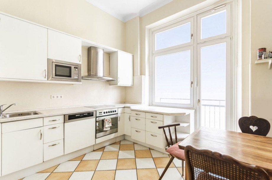 Küche mit französischem Balkon Etagenwohnung Hamburg